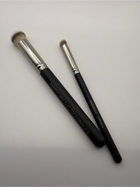 Energy  concealer brush set 270 mini precision brush & 272 mini flat top kabuki